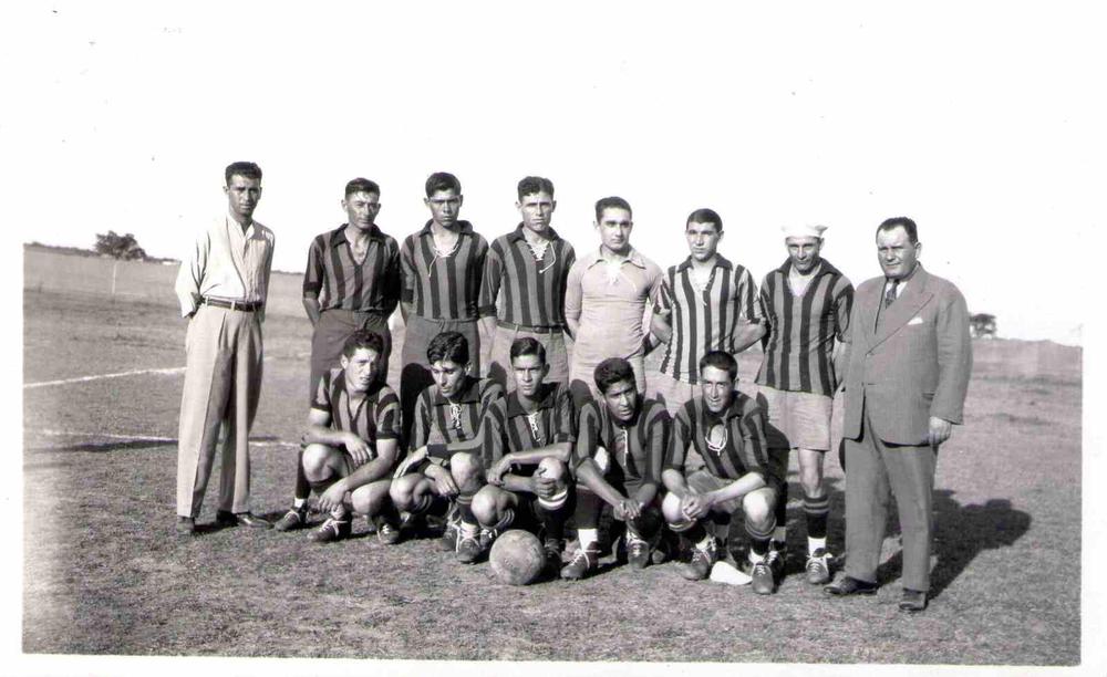 DON JOSÉ GUARDABASSI JUNTO AL EQUIPO DE SPORTIVO-compressed (1)