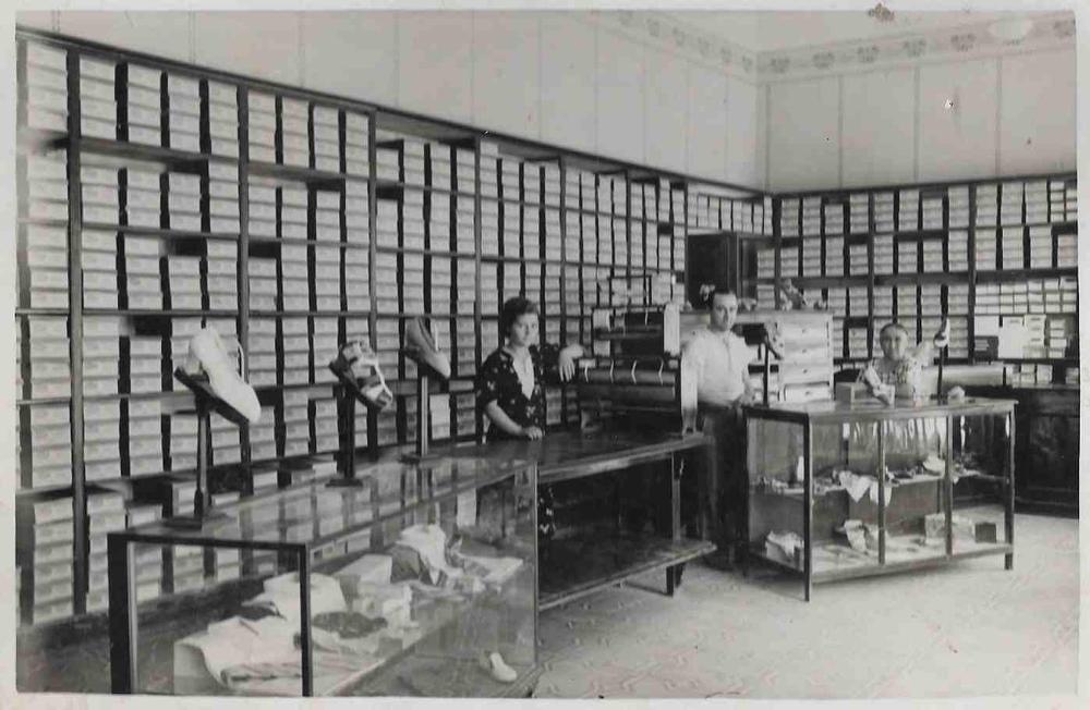 ZAPATERIA FRENTE a-compressed