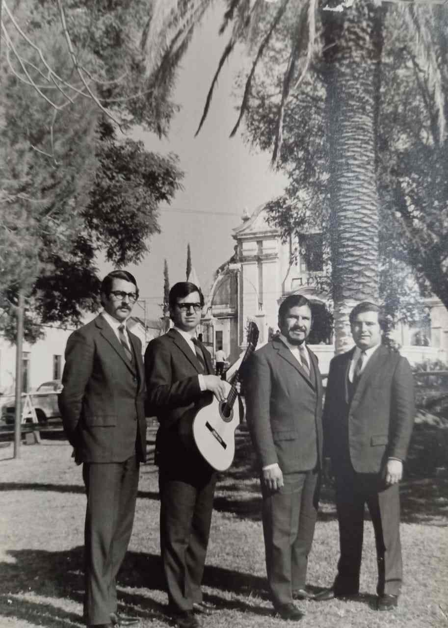 CUATRO EN EL TIEMPO-compressed