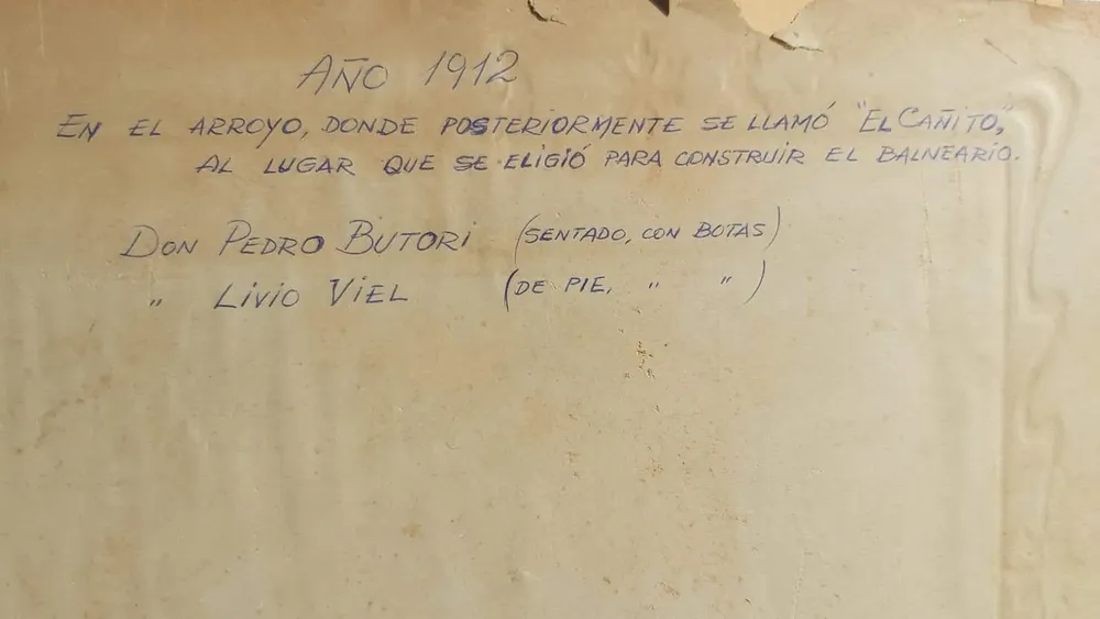 FOTO PEDRO BUTORI Y LIVIO VIEL EN EL CAÑITO - DORSO-compressed