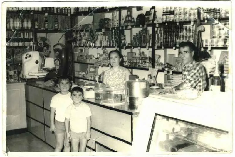 LOS HERMANITOS PAPI, MAMI, ENRI Y YO