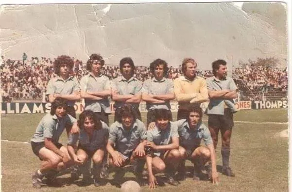 Daniel Angelone, Carlos Vaca, Julio Olgado, Óscar Lattanzi, Miguel Montes y  Gorosito. Fernando Moraschini, Ángel Supichiati, Leal (salteño), Miguel Argüello y Juan Fernández. Partido de reserva año 1975