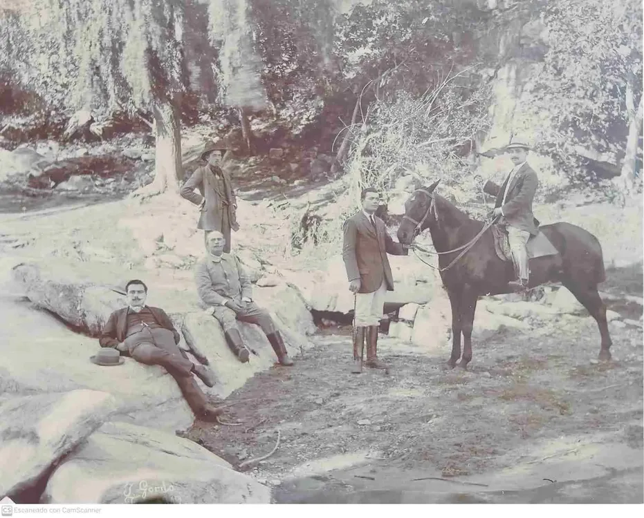 FOTO PEDRO BUTORI Y LIVIO VIEL EN EL CAÑITO - FRENTE-compressed