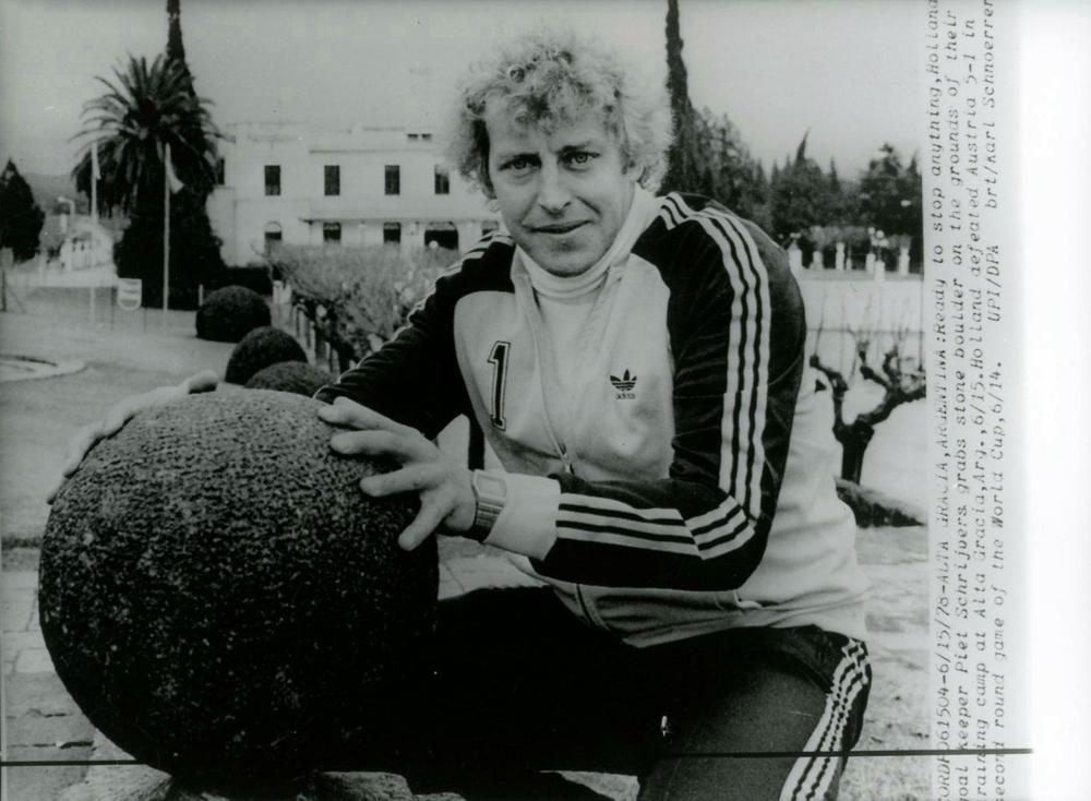 ARQUERO HOLANDES EN EL SIERRAS HOTEL