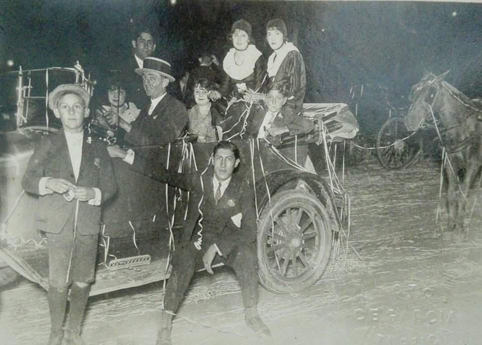 OSCAR FERREYRA BARCIA SENTADO CARNAVAL-compressed