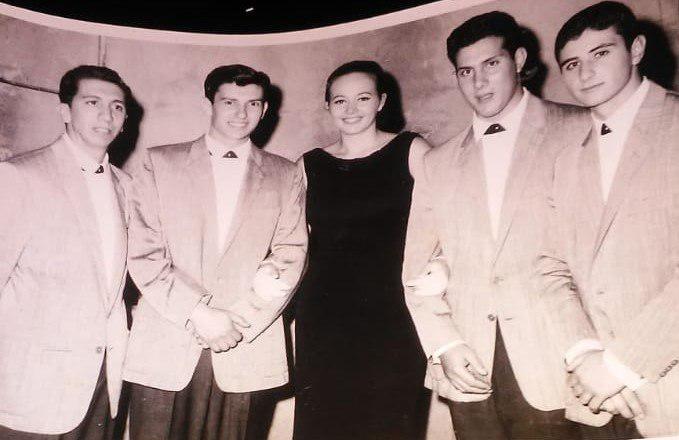 LUCKYS CON PINKY-compressed